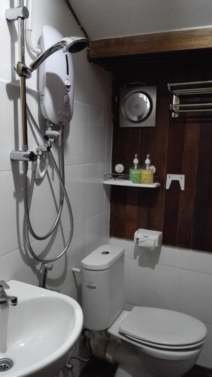 Silver Shine Guesthouse Джордж Таун Стая снимка